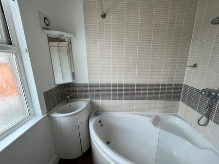 4 bedroom terraced house to rent - Photo 3