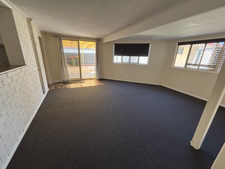 Lots of Living Space! - Photo 5