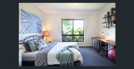 Country setting, close to town - Photo 2