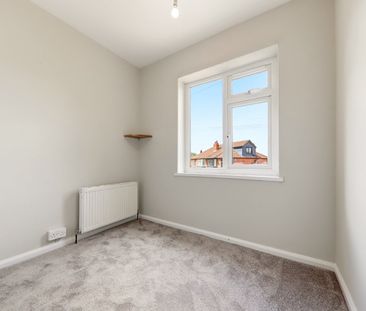 3 Bed Semi-Detached House, Baronsway, LS15 - Photo 4