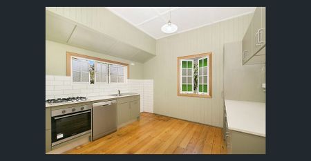 Charming Inner-City Cottage with Modern Comforts - Photo 5