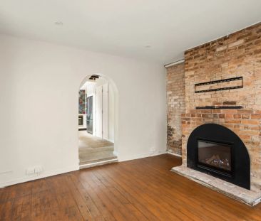 Walk-Everywhere Lifestyle | Renovated Two-Bedroom Terrace - Photo 2