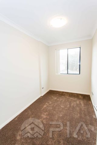 Modern 1 Bed + Study Apartment with Balcony and Secured Parking - Photo 4