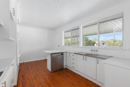 Beautifully Refreshed Home Offering Space, Comfort & Convenience - Photo 4