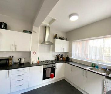 1 bedroom in a house share to rent - Photo 4