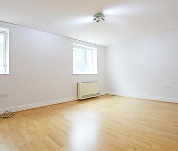 Marina Place, Hampton Wick - 1 bedroomProperty for lettings - Chasebuchanan - Photo 2