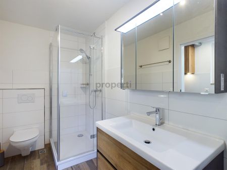 Charmante 2.5-Zimmer Wohnung in ruhigem Einfamilienhaus-Wohnquartier - Photo 3