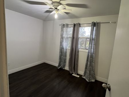 For Lease - 30 Salisbury Circle, Brampton, Ontario - Photo 2
