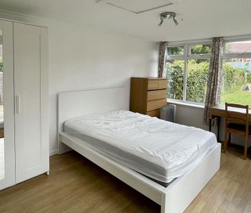 4 bedroom semi-detached house to rent - Photo 1