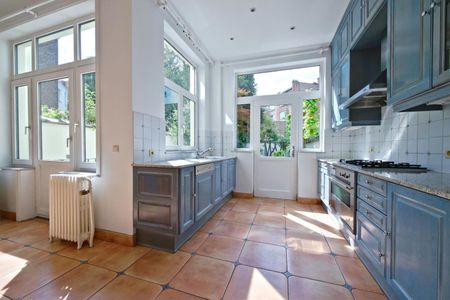 Idéalement Située, Superbe Maison avec Jardin, 5CH, 3SDB - Photo 3
