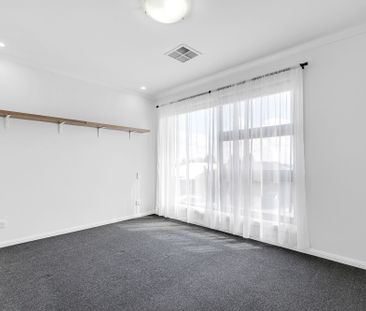 Spacious 3-Bedroom Home in Blakeview - Perfect for Modern Living - Photo 2