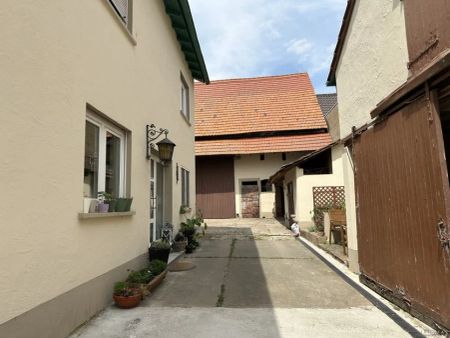 ZUR MIETE - Attraktive und renovierte 3-Zimmer-Wohnung mit Freisitz und Stellplatz - Foto 4