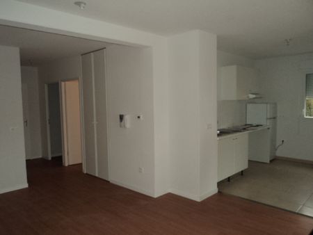 Location Appartement 3 pièces 69m² - Photo 3