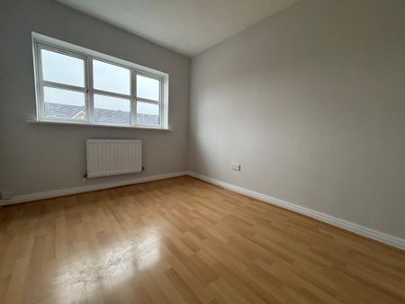 3 bedroom end of terrace house to rent - Photo 2