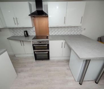 6 bedroom house to rent - Photo 2