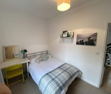 1 bedroom in a house share to rent - Photo 4