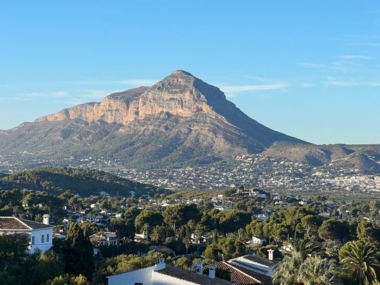 4 Bed Rental Villa – Sea Views - Photo 1