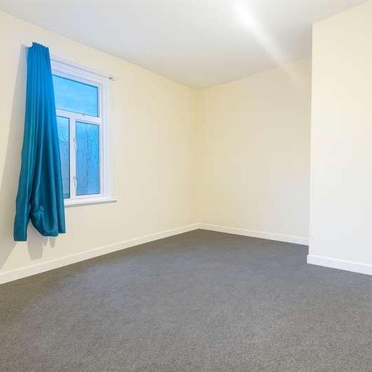 Plumstead High Street, London, SE18 - Photo 1