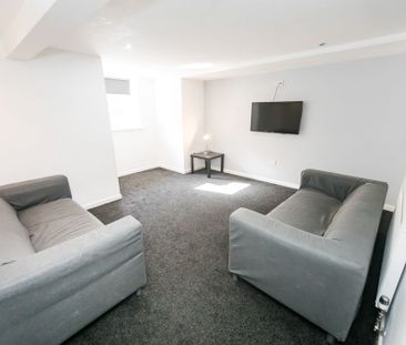 Manor Drive, Leeds - Photo 1