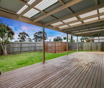 Sprawling family home with vast entertainer's deck. - Photo 3
