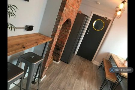 1 bedroom in a house share to rent - Photo 4