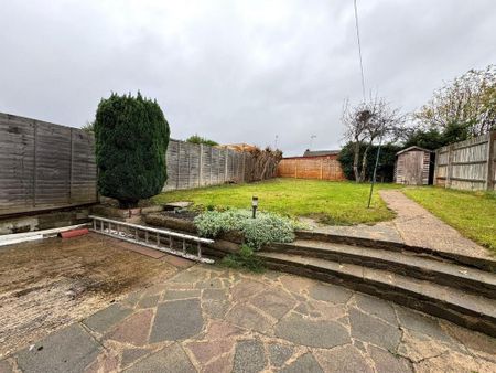 4 bedroom semi-detached house to rent - Photo 5