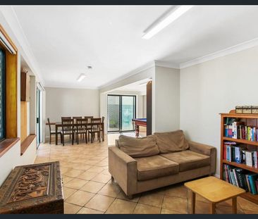 Downstairs Self-Contained Unit - $550 per week - Photo 2