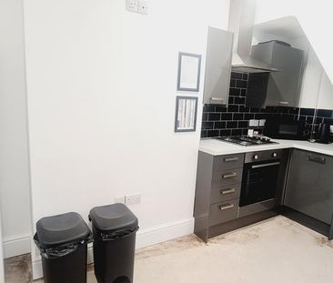 2 bedroom terraced house to rent - Photo 4