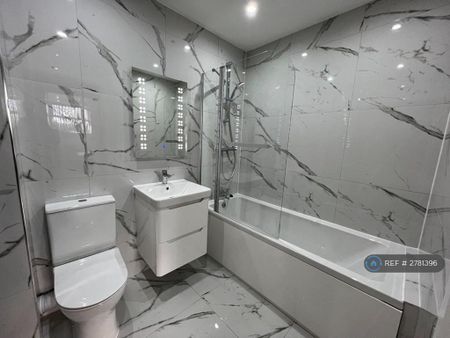 2 bedroom flat to rent - Photo 5