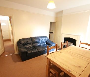 4 Bed Terraced House, Norris Road, RG6 - Photo 2