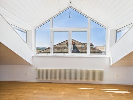 Sunny 3.5-room penthouse apartment in the center of the city of Wil SG / 95 m2 - Photo 3