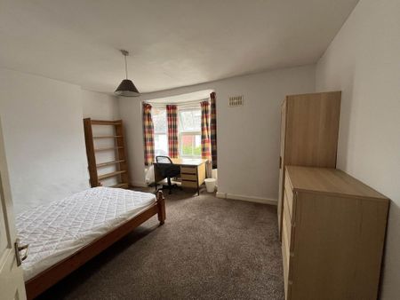4 bedroom semi-detached house to rent - Photo 3