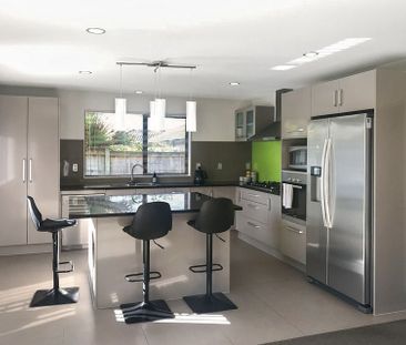 Spacious 4-Bedroom Home in Karaka Harbourside - Photo 2