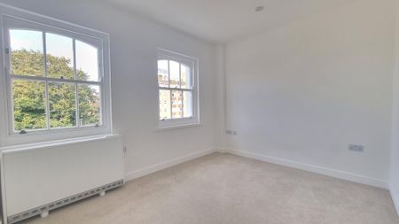 3 bedroom flat to rent - Photo 4