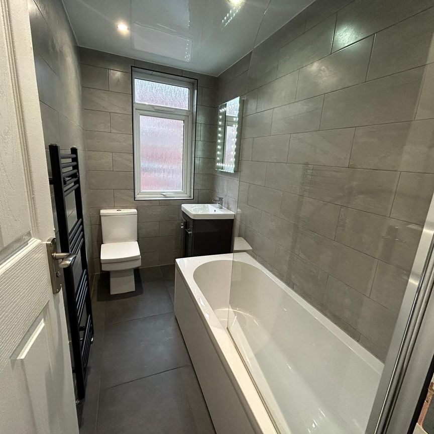 4 bedroom terraced house to rent - Photo 1