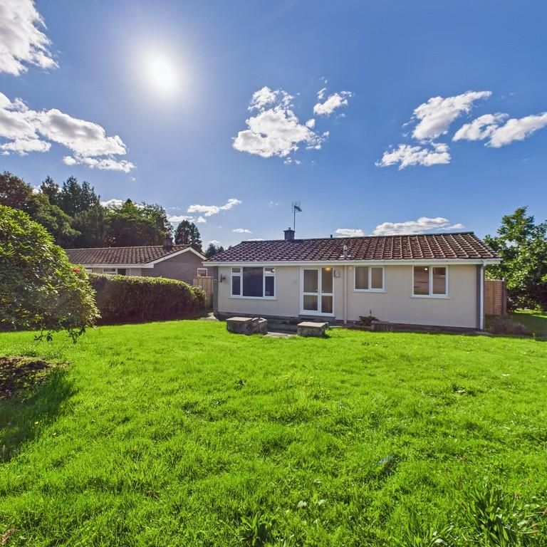 2 bedroom detached bungalow to rent - Photo 1