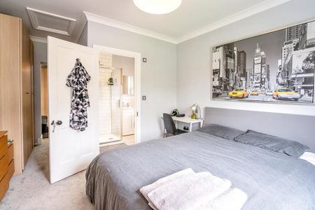 5 bedroom detached house to rent - Photo 2