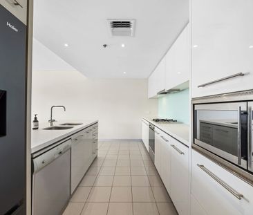 Immaculate Waterside Residence - Photo 6
