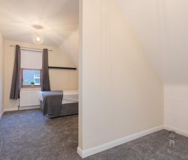 Room 4, 16 Robbs Road, Dundonald, BT16 2NA - Photo 4