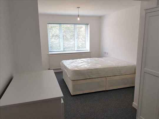 4 bedroom semi-detached house to rent - Photo 1