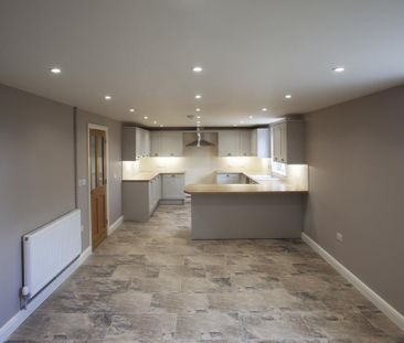 4 bedroom detached house to rent - Photo 4