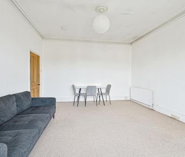 4 bedroom flat to rent - Photo 1