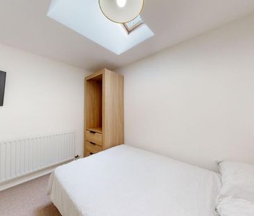 4 bedroom flat to rent - Photo 3