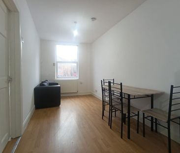 1 Bed Flat, Wick Road, E9 - Photo 2