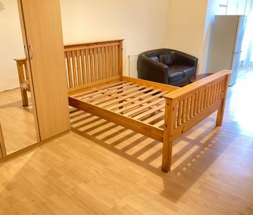 Studio Flat, Very Near Craven Road Area, W5 - Photo 4