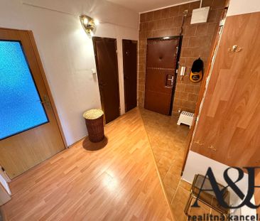 NA PRENÁJOM VEĽKÝ 3 IZB. BYT S LOGGIOU, 84M2, S.JURKOVIČA, SENICA - Photo 2