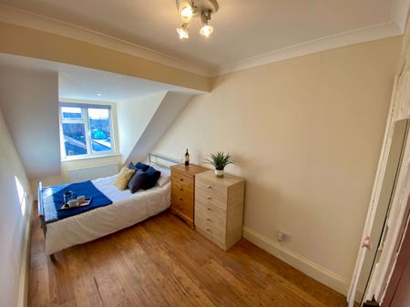 Newly refurbished double en-suite room in LN6 - Photo 2