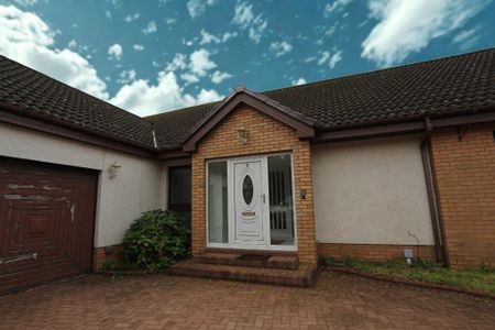 5 bedroom detached house to rent - Photo 3