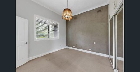 Newly Renovated Three Bedroom Family Home - Photo 3