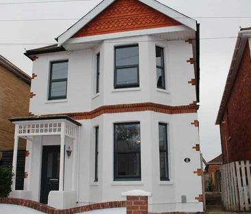 Bedroom Detached House In Bournemouth, BH9 - Photo 1